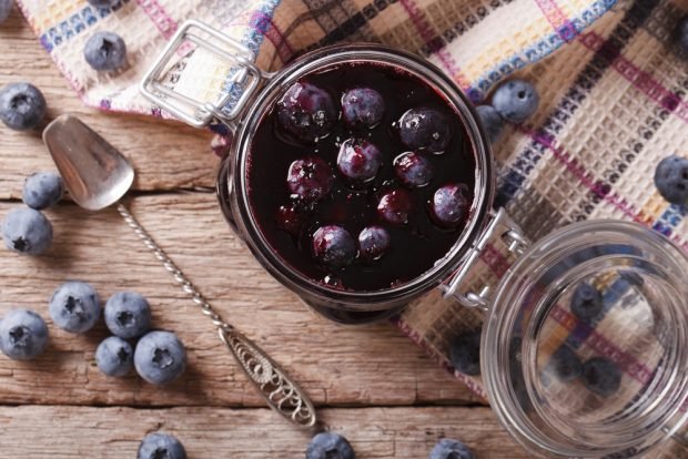 Blueberries in syrup for winter – a simple and delicious recipe, how to cook step by step