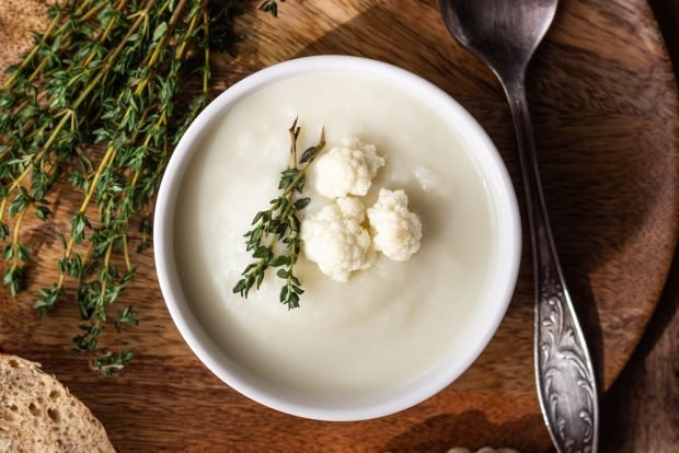 Cauliflower soup with thyme is a simple and delicious recipe, how to cook step by step