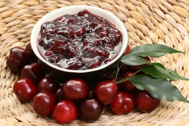 Garden cherry jam with pits is a simple and delicious recipe, how to cook step by step