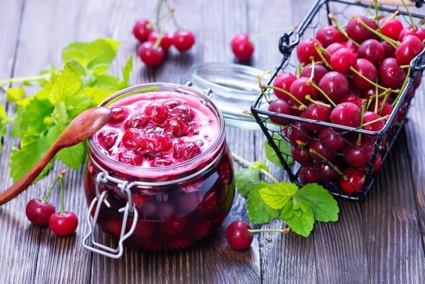 Liquid cherry jam with stones is a simple and delicious recipe, how to cook step by step