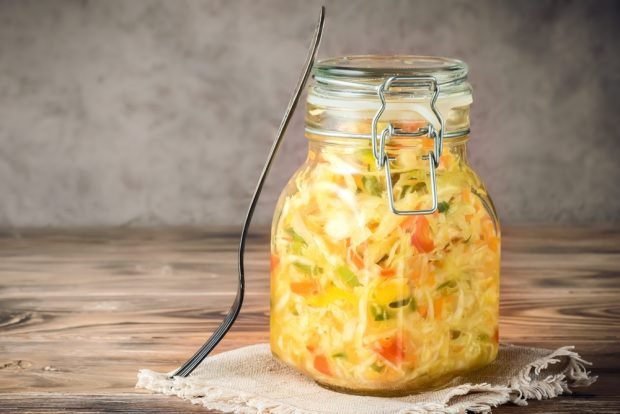 Cabbage salad with pepper and herbs – a simple and delicious recipe, how to cook step by step