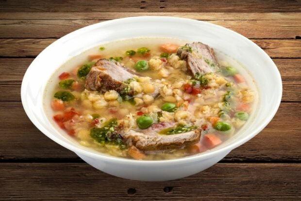 Pea soup with smoked pork ribs is a simple and delicious recipe, how to cook step by step