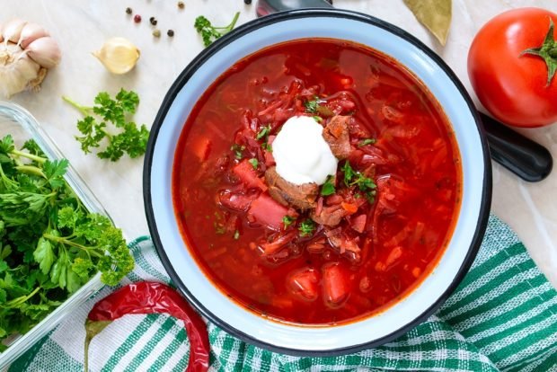 Borscht with chanterelles is a simple and delicious recipe, how to cook step by step