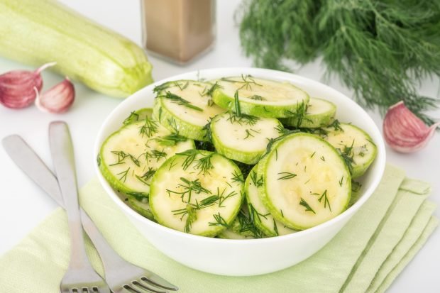 Pickled instant zucchini is a simple and delicious recipe, how to cook step by step