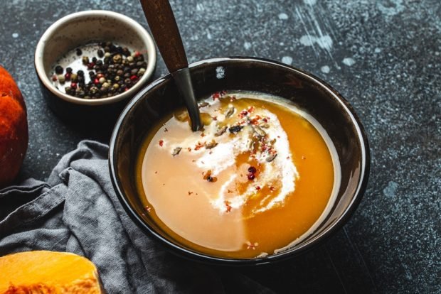 Pumpkin puree soup with pepper and cinnamon is a simple and delicious recipe, how to cook step by step