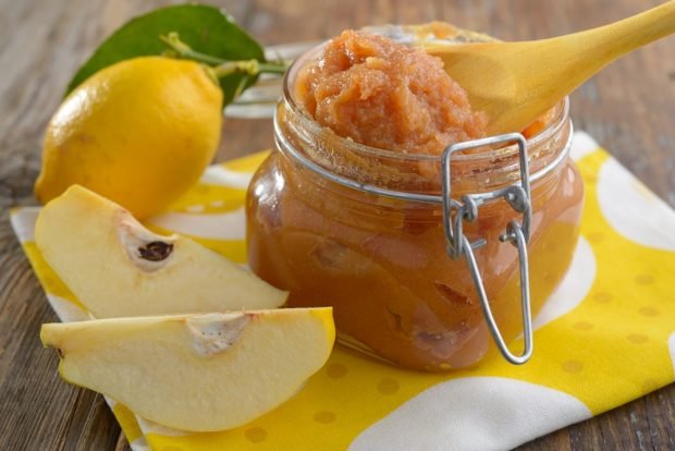 Quince with honey for the winter without cooking is a simple and delicious recipe, how to cook step by step