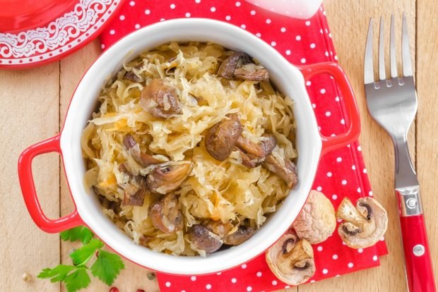 Sauerkraut with mushrooms for winter is a simple and delicious recipe, how to cook step by step