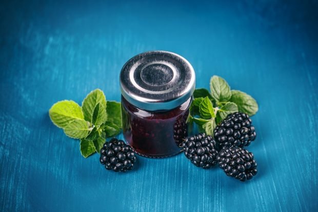 Blackberry jam with lemon is a simple and delicious recipe, how to cook step by step