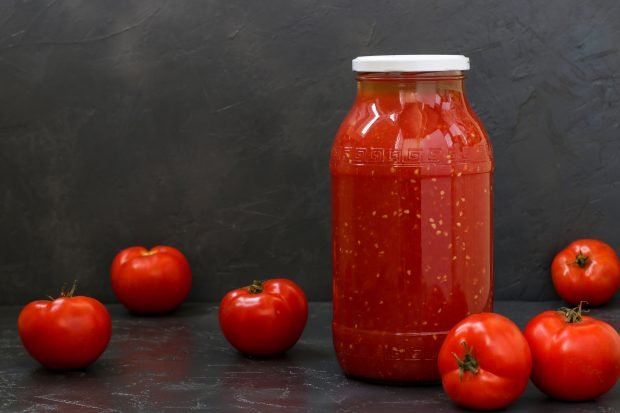 Tomato juice for winter through a meat grinder