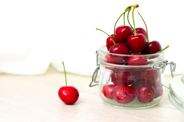 Cherry compote on a leg for winter – a simple and delicious recipe, how to cook step by step