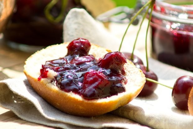 Cherry jam with pits – a simple and delicious recipe, how to cook step by step