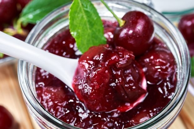 Cherry jam without gelatin