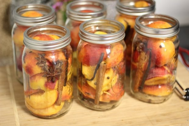 Canned peach compote with spices 