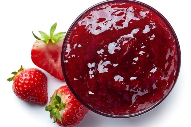 Strawberry jam with gelatin 