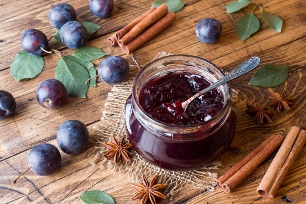 Blackthorn jam without seeds