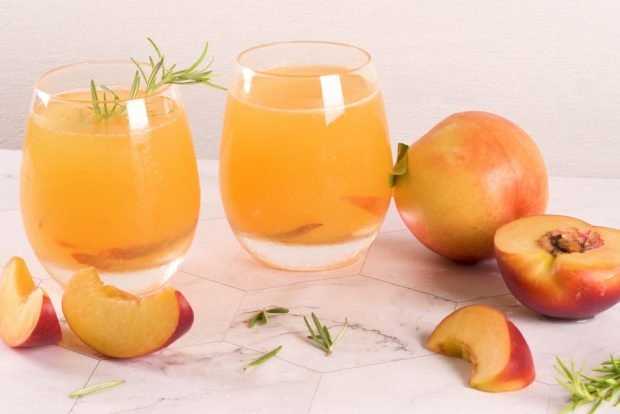 Juice from nectarines for winter