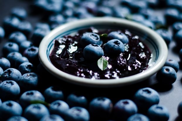 Blueberry jam with lemon is a simple and delicious recipe, how to cook step by step