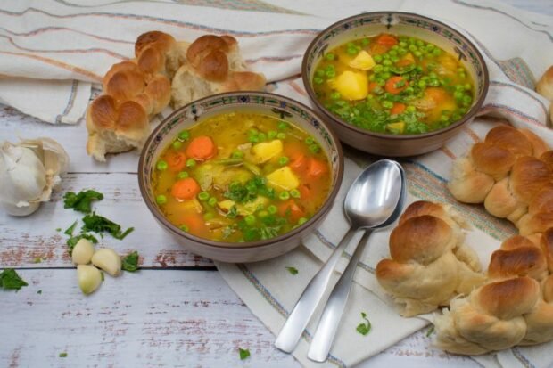 Vegan soup with peas and vegetables – a simple and delicious recipe, how to cook step by step