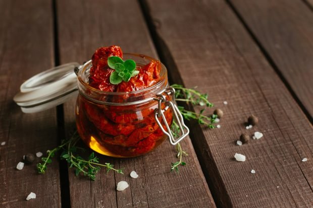 Dried tomatoes in oil for winter – a simple and delicious recipe, how to cook step by step