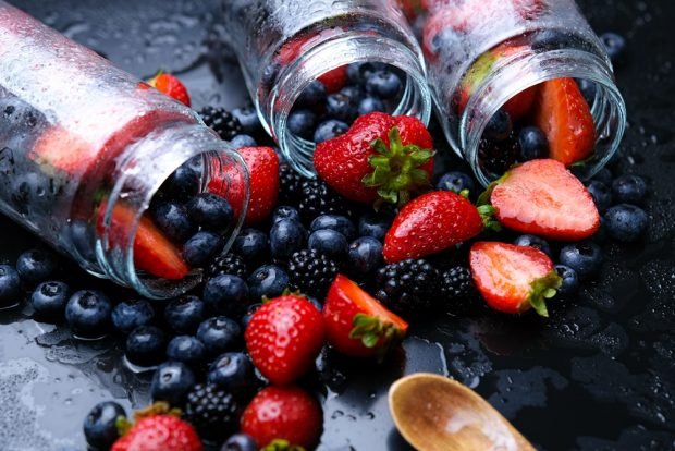 Compote of blackberries, strawberries and blueberries for winter – a simple and delicious recipe, how to cook step by step