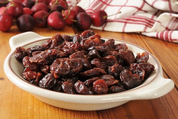 Dried cherries for winter – a simple and delicious recipe, how to cook step by step