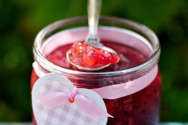 Red currant jam with banana is a simple and delicious recipe, how to cook step by step