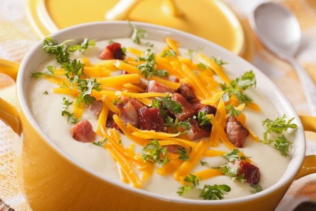 Mashed potato soup with bacon and cheese is a simple and delicious recipe, how to cook step by step