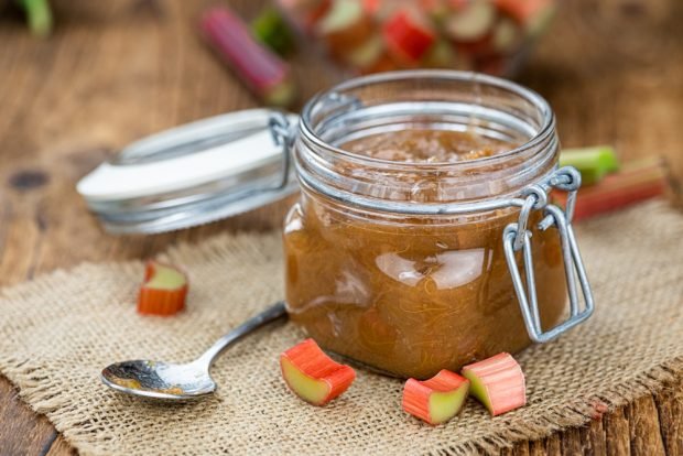 Thick rhubarb jam is a simple and delicious recipe, how to cook step by step