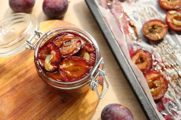 Dry plum jam in the oven is a simple and delicious recipe, how to cook step by step