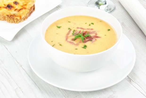 Pea soup with sausage is a simple and delicious recipe, how to cook step by step