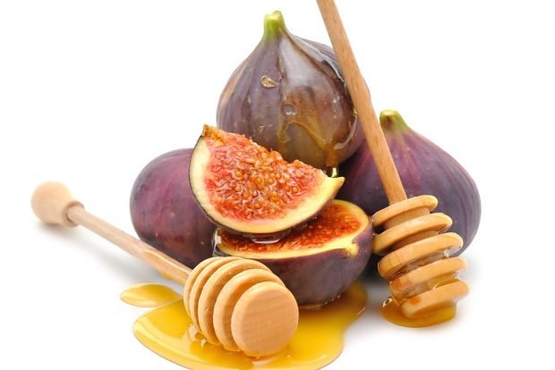 Figs in honey for winter