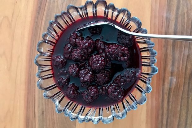 Blackberry compote for winter without sterilization