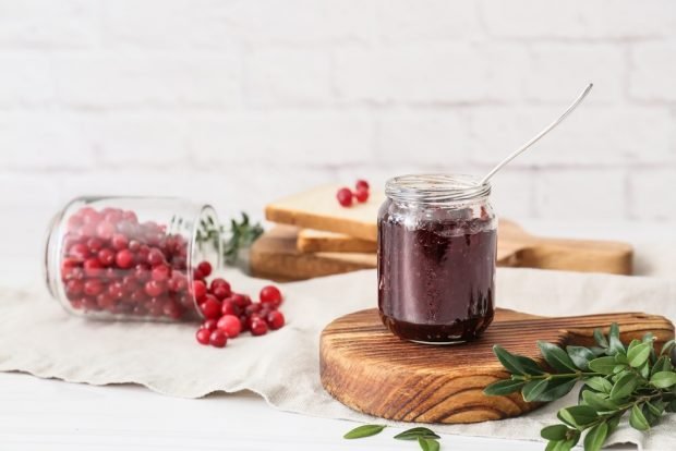 Lingonberry jam with apples without sterilization