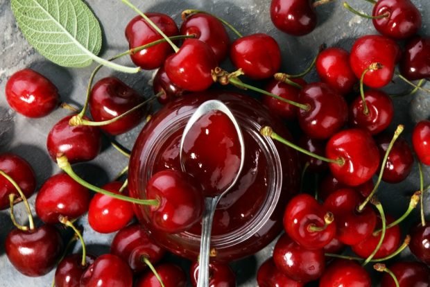 Pitted cherry jelly is a simple and delicious recipe how to cook step by step