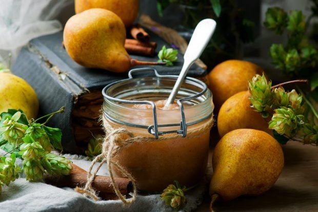 Jam made from pears with cinnamon 