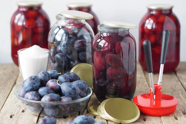 Plum compote for winter with citric acid