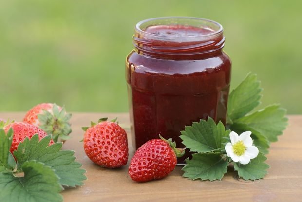 Strawberry jam with agar