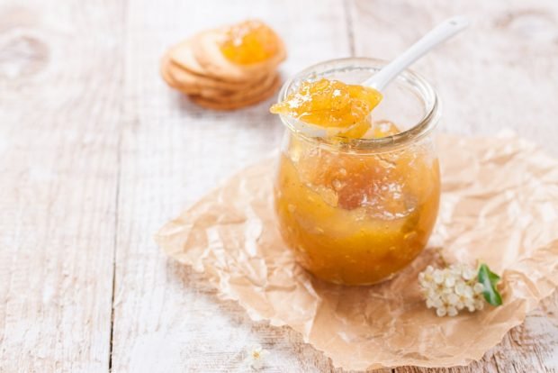 Apple jam with orange and lemon 