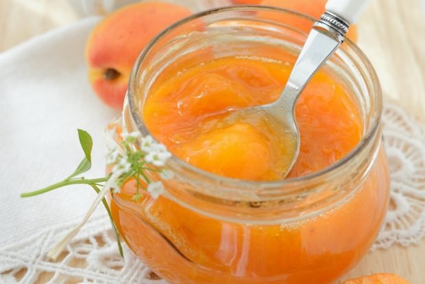 Apricot jam in a slow cooker is a simple and delicious recipe, how to cook step by step