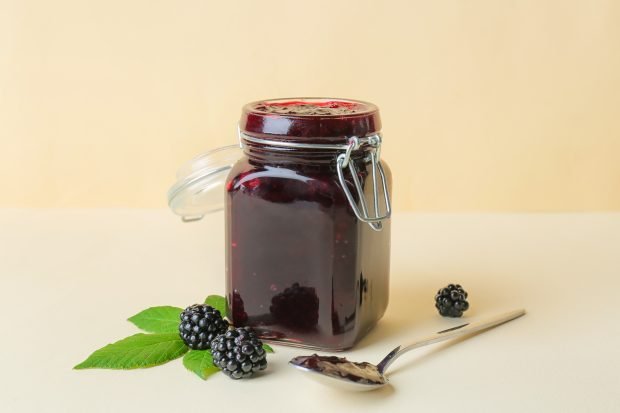 Blackberry jelly without gelatin is a simple and delicious recipe how to cook step by step