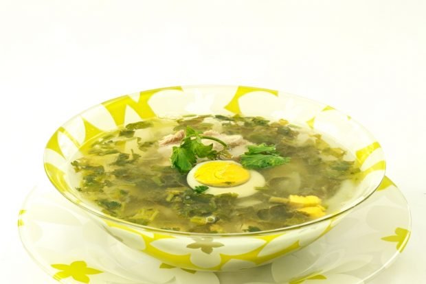 Green borscht with beet tops 