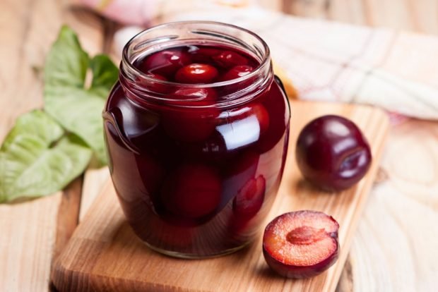 Plum compote for winter is a simple and delicious recipe, how to cook step by step