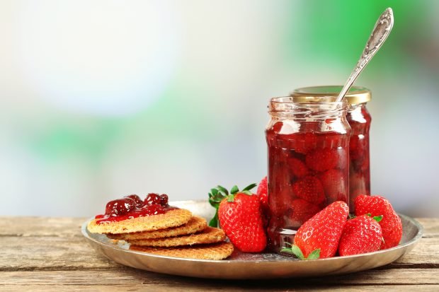 Strawberry jam is a simple and delicious recipe, how to cook step by step