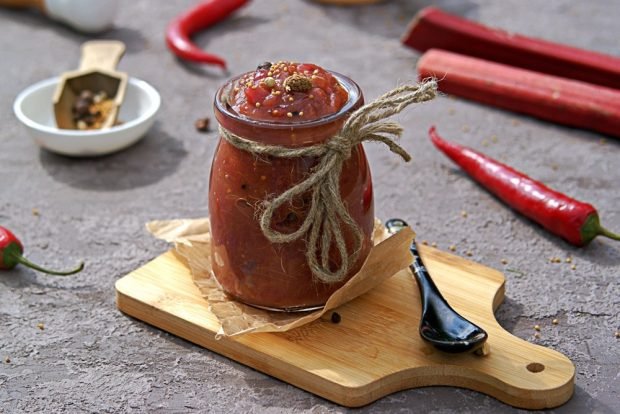 Rhubarb sauce for winter