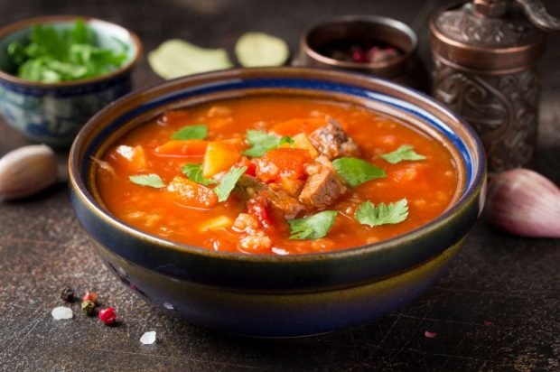 Tomato soup with pork and rice