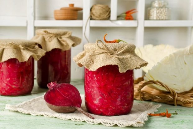 Borscht dressing with beetroot and cabbage for winter