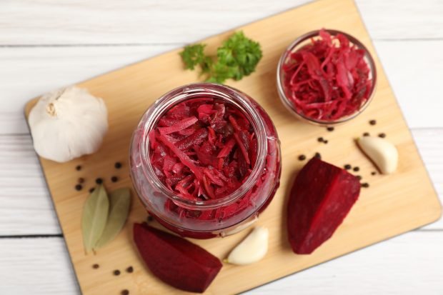 Beetroot with garlic for winter 