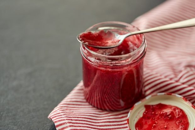 Strawberry and raspberry jam