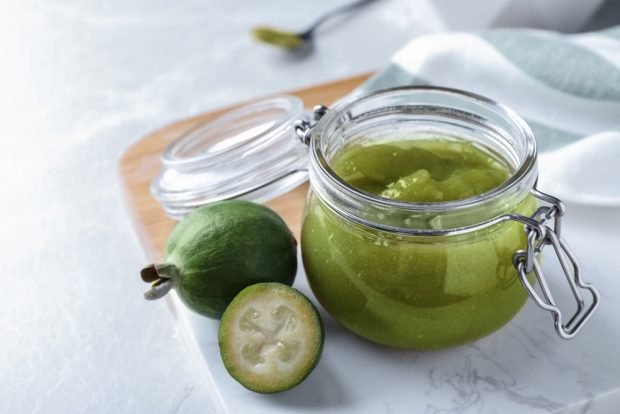 Feijoa jam with lemon