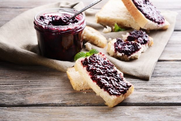 Frozen blackcurrant jam